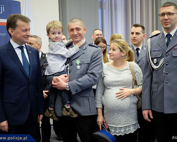 Policjanci odznaczeni za dzielno