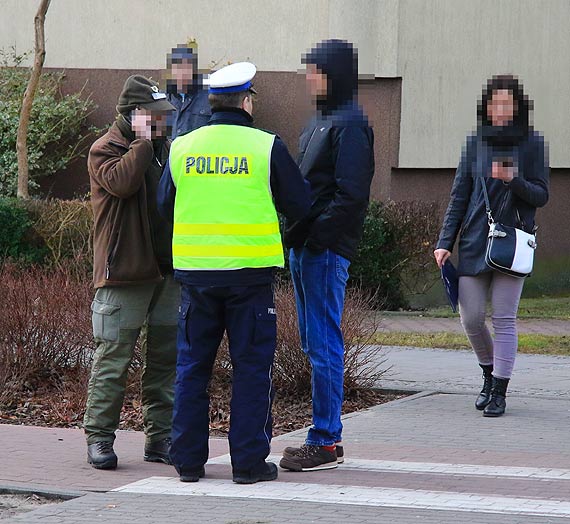 Potrci rowerzystk na pasach! Zimn krwi wykaza si jeden z przechodniw!