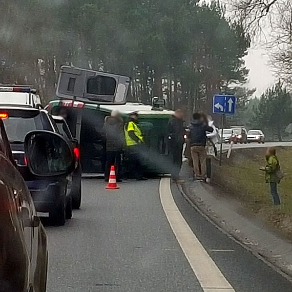 Bus ze winoujcia przewocy 12 osb, zderzy si z samochodem na drodze nr 3 pod Przybiernowem!