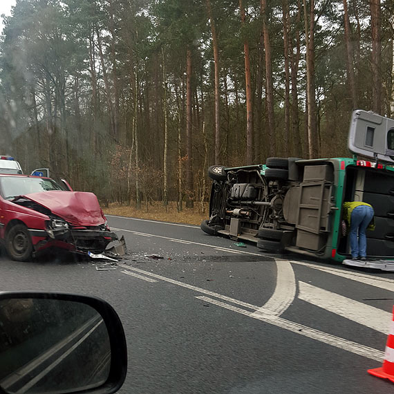 Bus ze winoujcia przewocy 12 osb, zderzy si z samochodem na drodze nr 3 pod Przybiernowem!