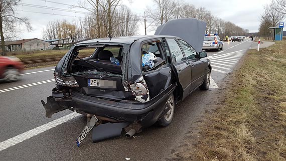 Ford transit wjecha pod Rzeczynem w ty czarnego volvo! Jedna osoba odniosa obraenia