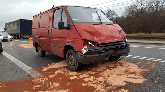 Ford transit wjecha pod Rzeczynem w ty czarnego volvo! Jedna osoba odniosa obraenia