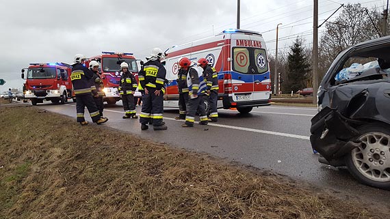 Ford transit wjecha pod Rzeczynem w ty czarnego volvo! Jedna osoba odniosa obraenia