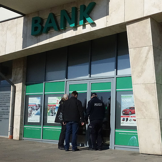 Napad na bank w samym centrum miasta! Policja szuka sprawcy!