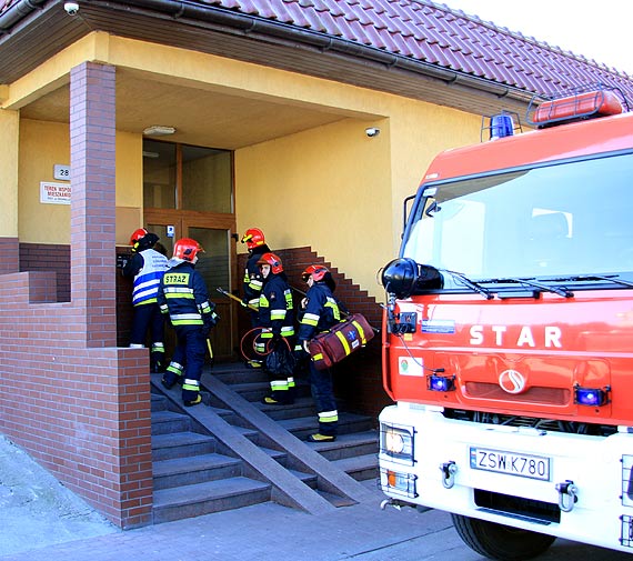 Starsza kobieta zasaba przy Grunwaldzkiej. Policjanci poprosili straakw o pomoc w otwarciu mieszkania