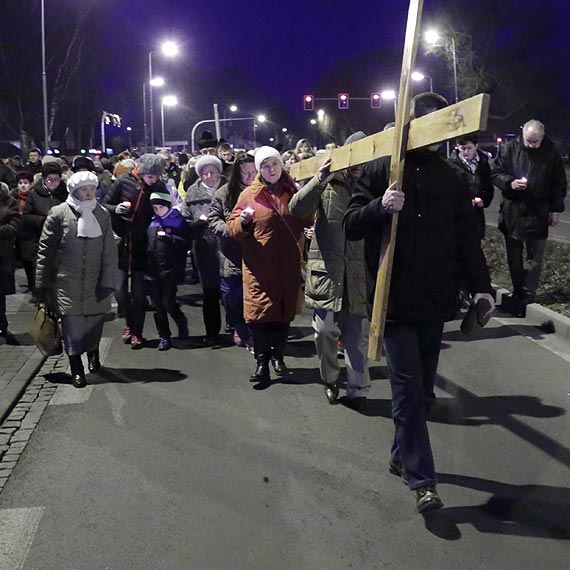 Poszli za krzyem ulicami winoujcia 