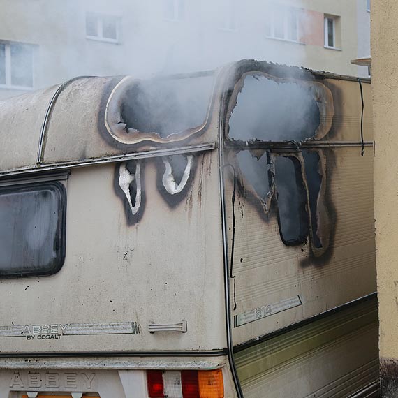 Poar przyczepy campingowej - prawdopodobne umylne podpalenie