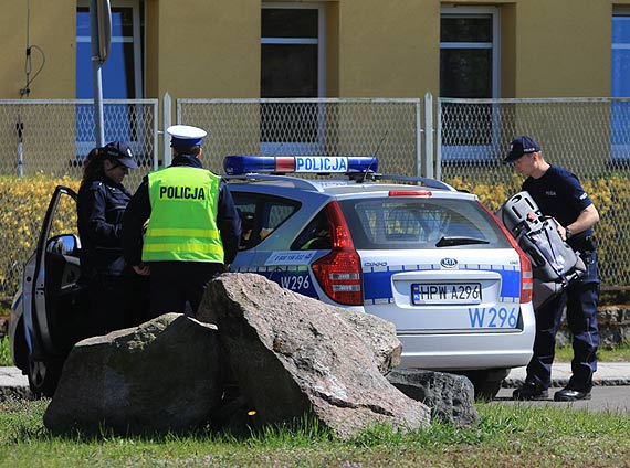 Uciekaa przed policj wiozc w samochodzie mae dziecko oraz psa. Policjanci zatrzymali j przy wjedzie do Komendy Portu Wojennego!