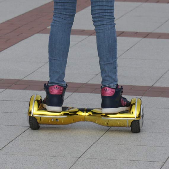 Hit nadchodzcego sezonu? Promenada zaroi si od samobalansujcych deskorolek!