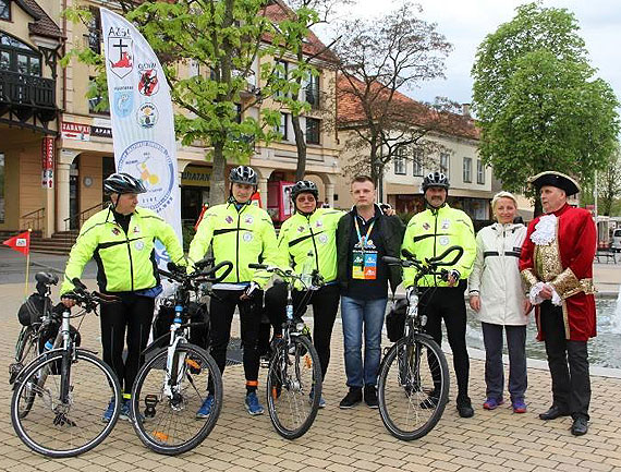 Trzewo patrz –trzewo jad. Rowerzyci z eby odwiedz winoujcie