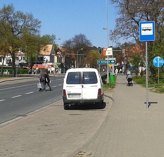 Czytelnik: Kierowcy, uwaajcie aby nie dosta mandatu! Zamiast zatoczek, s teraz przystanki autobusowe!