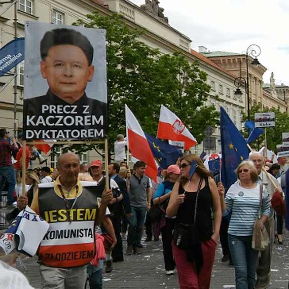 winoujcianie na marszu KOD-u