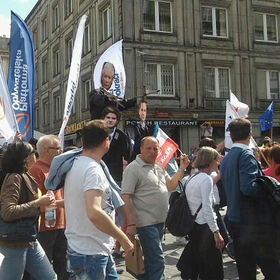 winoujcianie na marszu KOD-u