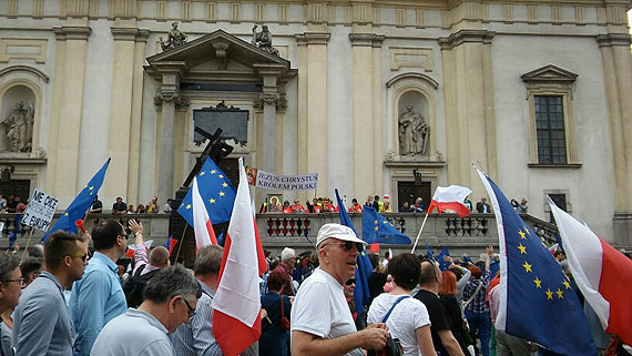 winoujcianie na marszu KOD-u