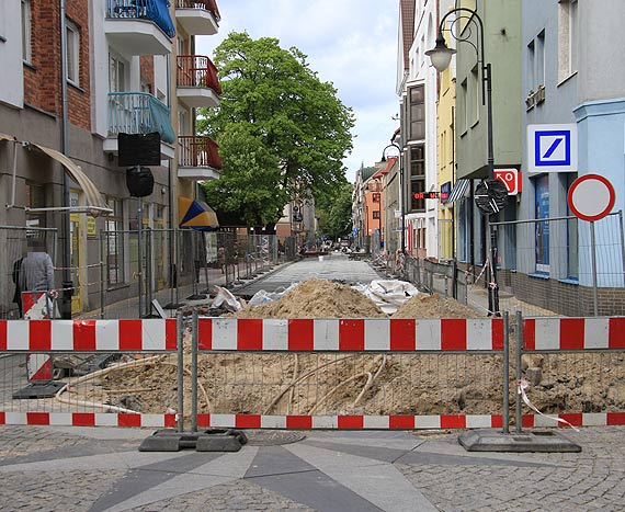 Kosztowa blisko milion zotych, ale bdzie mona po nim jedzi samochodem! Ju niedugo oddany do uytku zostanie nowy deptak przy Monte Cassino!