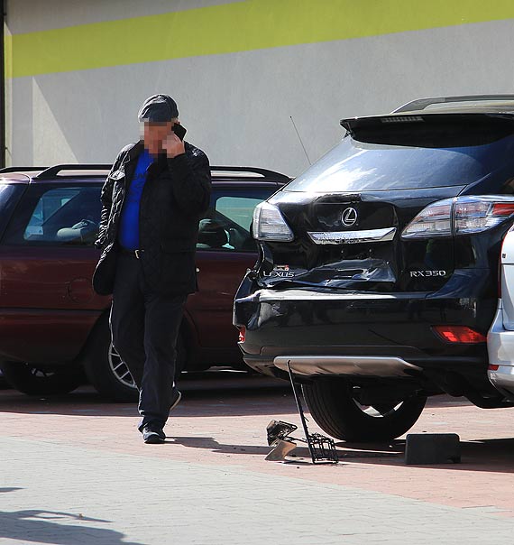 Pechowy parking przy Chrobrego znw zbiera niwo! Tym razem ofiar pad czarny lexus!