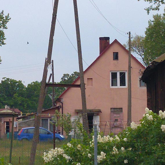 Sup z lini energetyczn grozi zawaleniem. Mieszkanka ssiedniej posesji obawia si o ycie