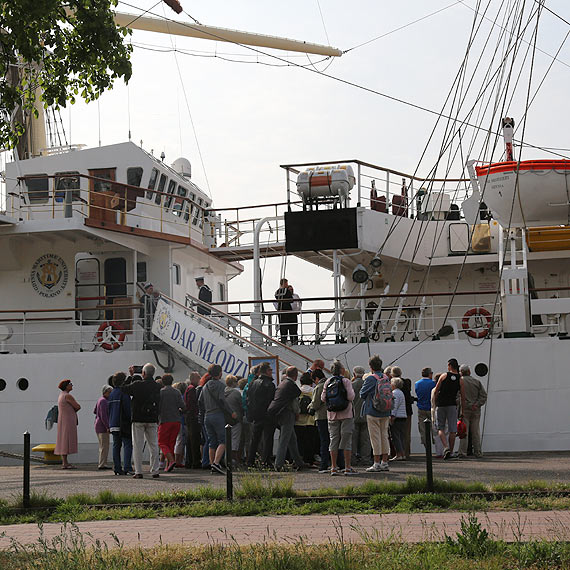 „Dar Modziey” –odwiedzi winoujcie przed rejsem do Bremerhaven