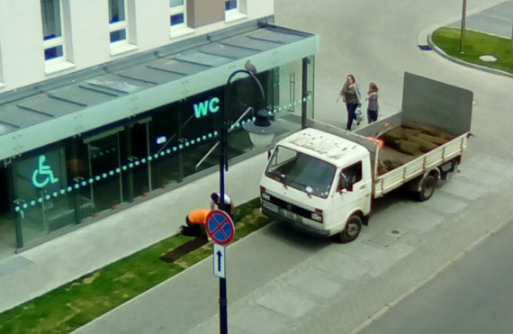 Czytelnik: Trawnik wstydu i  kosztowny replay!