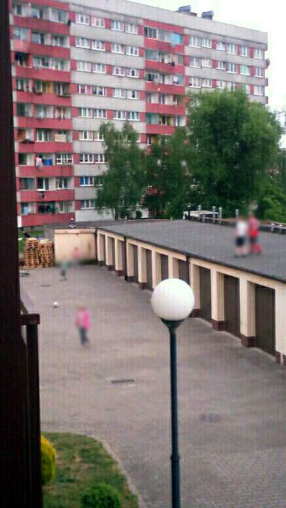 Czytelnik: Przy Malczewskiego biegaj optane dzieci!