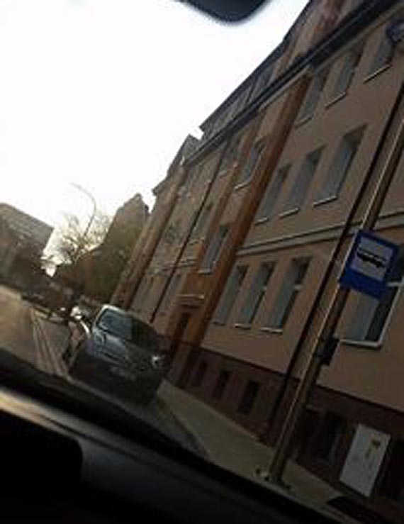 Mona zaparkowa w zatoczce autobusowej? Niejasne oznakowania przystanku