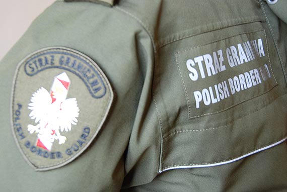 Rumun okaza podrabiane prawo jazdy, natomiast Polak jedzi na prawie jazdy swojego kuzyna! Obaj zostali zapani 