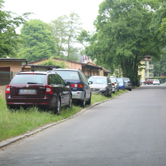 Czytelnik: W dzielnicy nadmorskiej parkingowy baagan! Kiedy wadze miasta przebudz si ze snu?