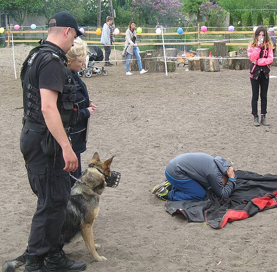 Nie kady pies to przyjaciel - Shila i policjanci na spotkaniu z okazji Dnia Dziecka