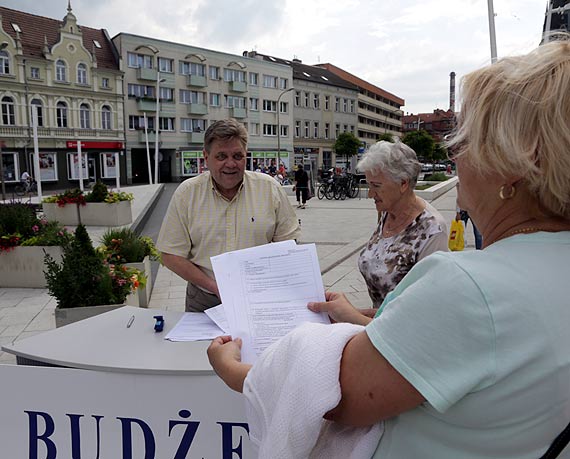 Jest do zagarnicia w sumie 2,5 miliona! Jednym z pierwszych ktry stan po dokumenty, by Dawid Szymaski - dyrektor Floty winoujcie