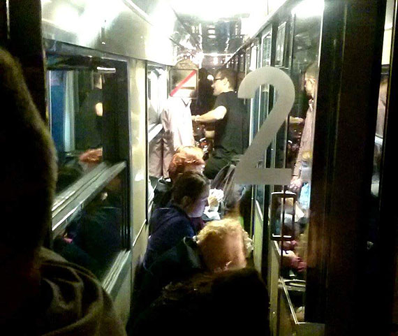 Horror pasaerw pocigu Krakw- winoujcie. Nasi Czytelnicy spdzili 10 godzin na korytarzu!