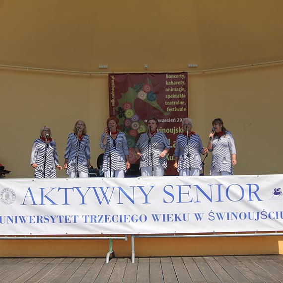 Studenci Uniwersytetu Trzeciego Wieku opanowali promenad