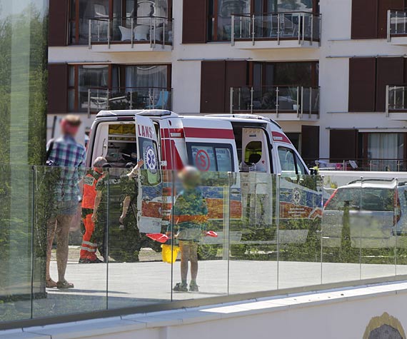 Obywatela Niemiec z baru na play, musieli wynosi ratownicy medyczni, policjanci i straacy!