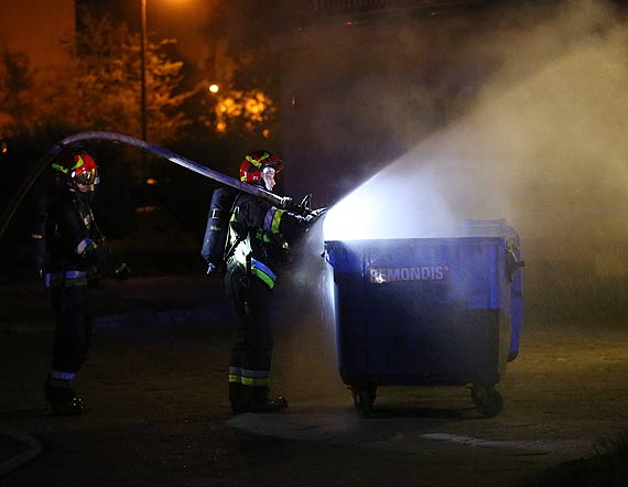 Podpalacz grasowa przy ulicy Matejki! W nocy podpali przyczep kempingow, mietnik oraz wzek! Policja nie potwierdza, aby piroman zosta zatrzymany