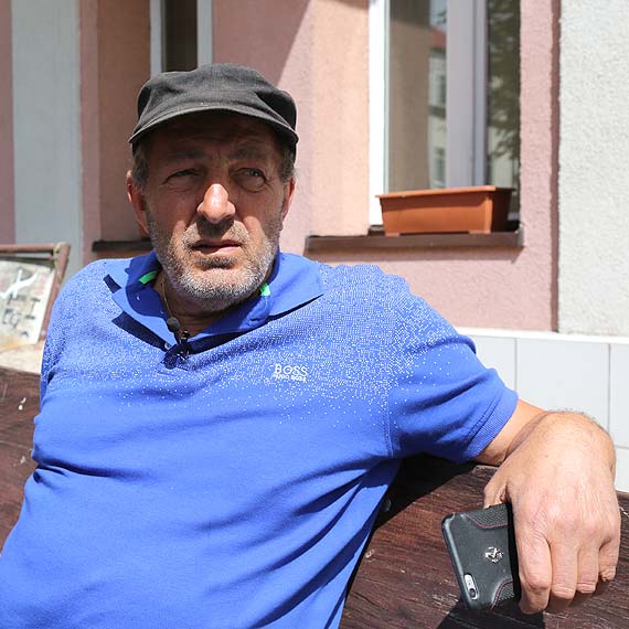 Wamywacz chcia wymordowa lokatorw omem! Mieszkacy domu przy ulicy Krzywej, cudem uniknli mierci barykadujc si w pokoju na pitrze! Zobacz film!