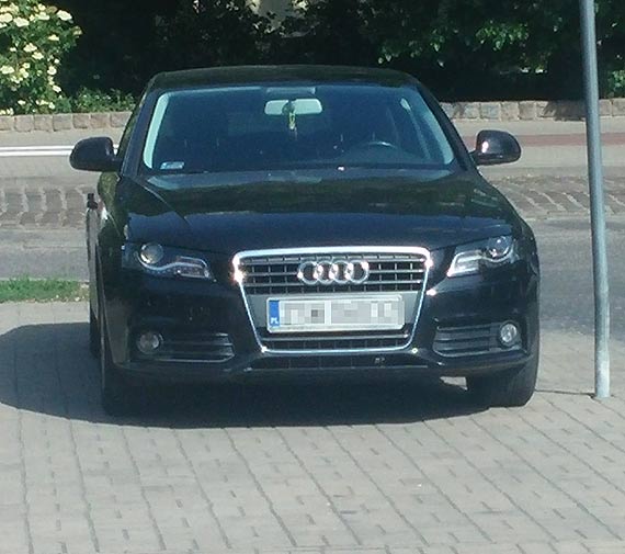 Mieszkaniec osiedla: Podsyam wam kolejnego mistrza kierownicy!