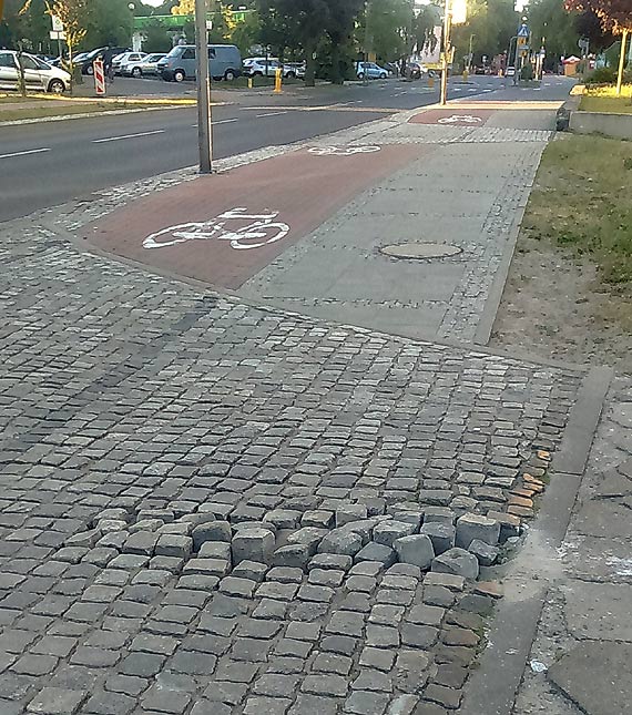 Niepozorna puapka czyha na wjedzie w osiedlow uliczk!