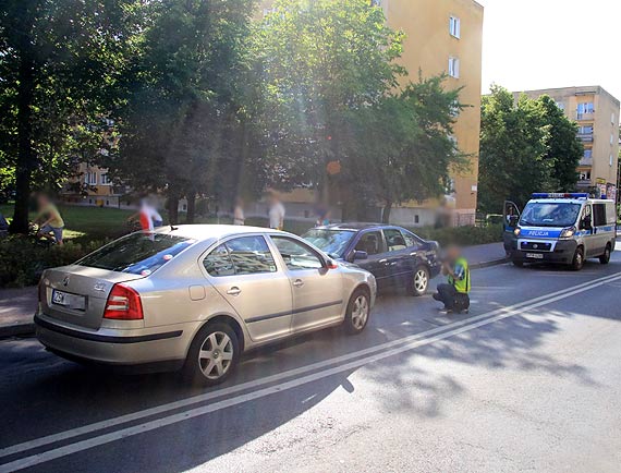 Powana czowka na Konstytucji! Kierowca skody wjecha w nissana!