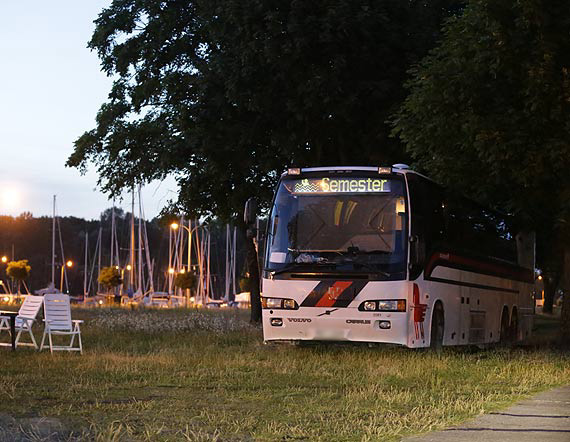 „Maly h*j” przesta dziwi przechodniw! Teraz autobus celebryta ma nowy napis!