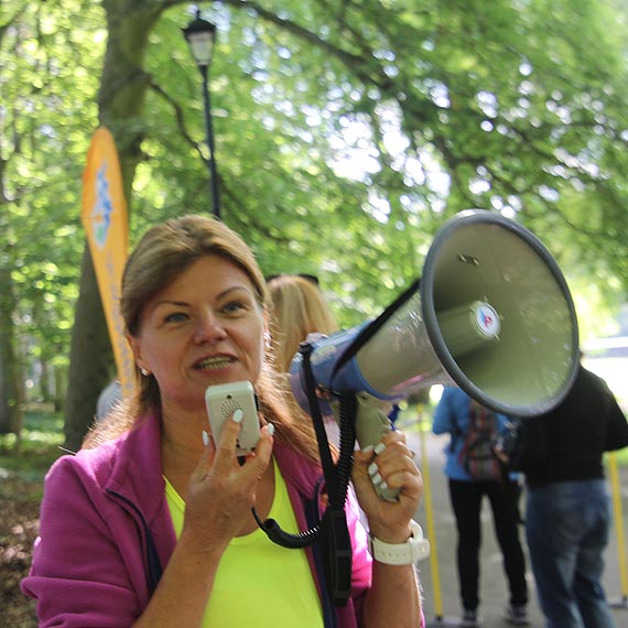 Dziesitki biegaczy na ciekach Parku Zdrojowego.  wiatowa inicjatywa PARKRUN ju take w winoujciu!