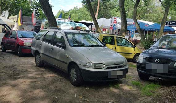 Mieszkaniec: Z wydm zrobili sobie parking. Gdzie jest stra miejska?