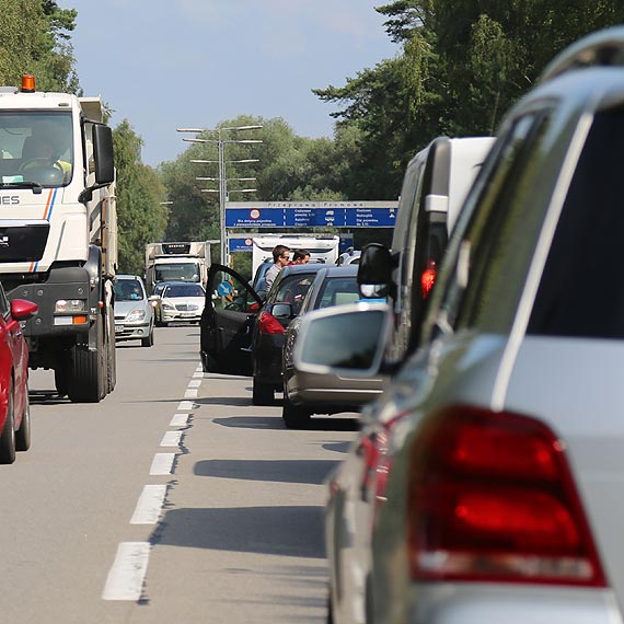 Kolejka z blondynk, czyli lepsze auto moe wicej?