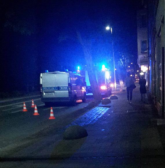 Starsza kobieta w szale zacza demolowa mieszkanie! Do akcji wkroczyli ratownicy medyczni i policjanci!