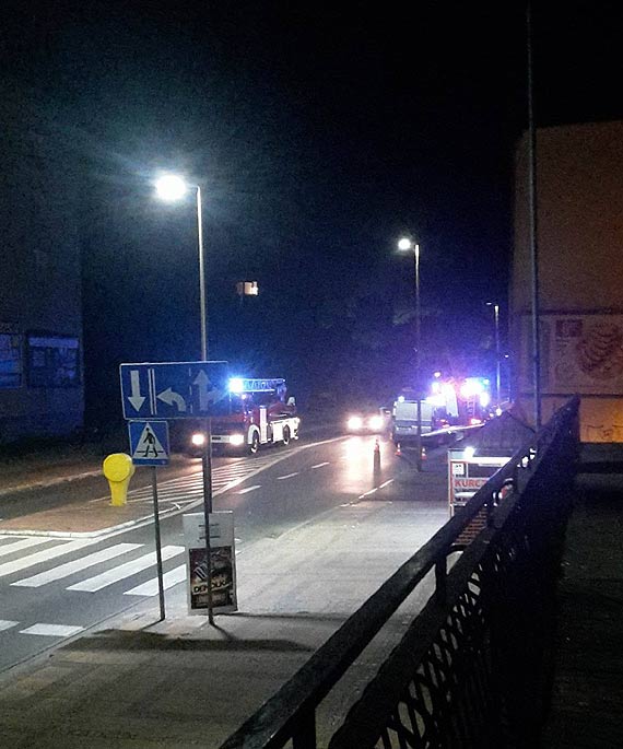 Starsza kobieta w szale zacza demolowa mieszkanie! Do akcji wkroczyli ratownicy medyczni i policjanci!