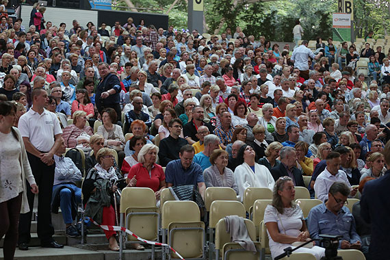 Wieczr kabaretowy rozbawi winoujsk publiczno do ez! Spora dawka humoru w pitym dniu Grechuta Festiwalu. Zobacz film!