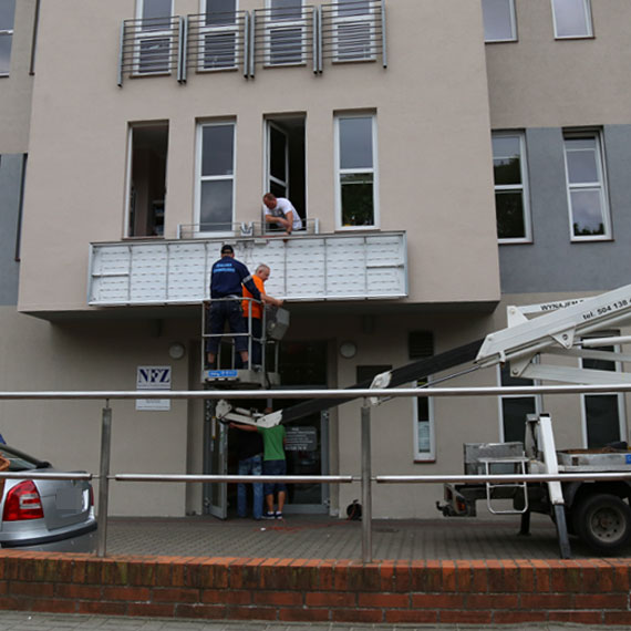 Po omiu miesicach szpital w kocu jest szpitalem. Placwka ma nareszcie gwny szyld