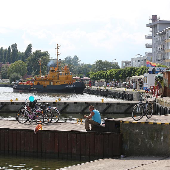 Nadal nie wiadomo kto zanieczyci kana portowy! W krgu podejrzanych okrty Marynarki Wojennej