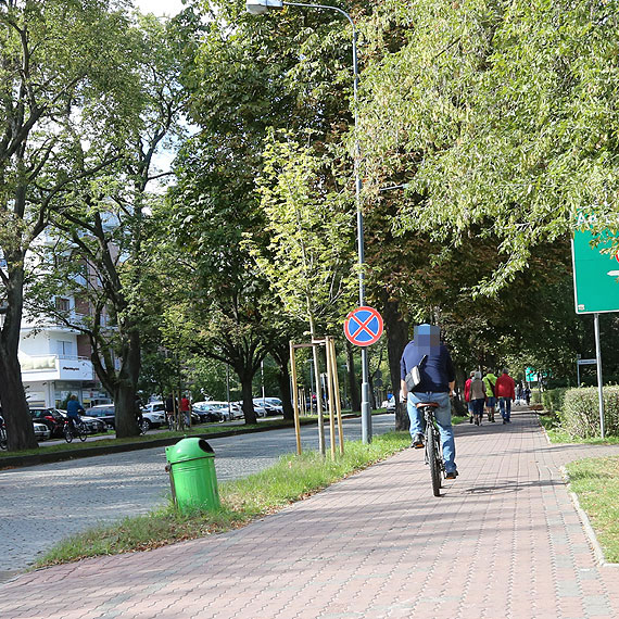 Mieszkaniec: Po co rowerzystom cieki rowerowe? Skoro i tak wol jedzi po chodnikach