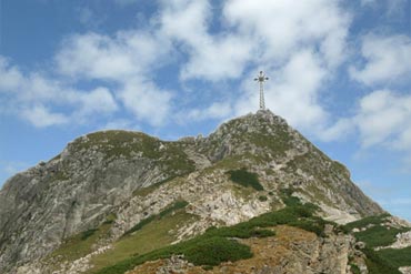 Zbieraj na replik krzya Giewont nad Batykiem