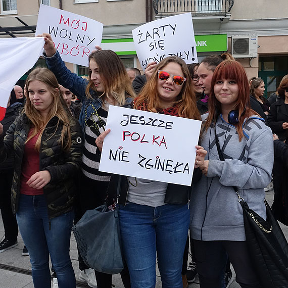 ”Fanatycy religijni chc nam zafundowa redniowiecze”. Czarny marsz przeszed ulicami winoujcia. Zobacz film!