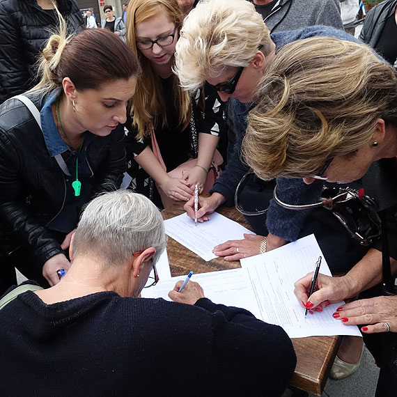 winoujcianki zbieraj podpisy pod referendum w sprawie aborcji. Jak dotd zebrano okoo 500